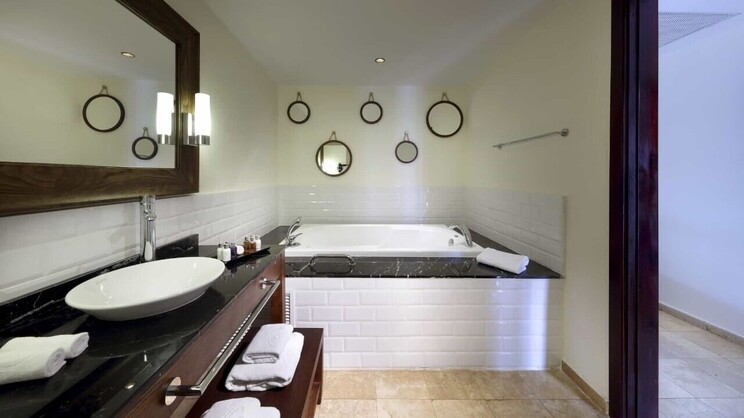 Grand Palladium Lady Hamilton Resort & Spa